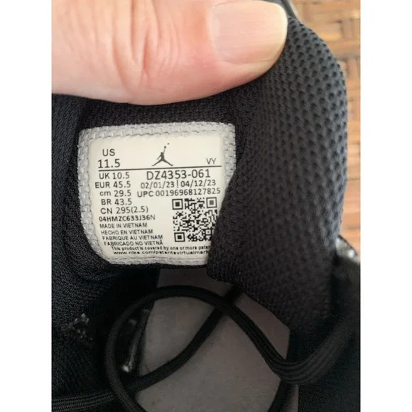 - Jordan Max Aura 5 Black Cement Size 11.5 W/ Box
